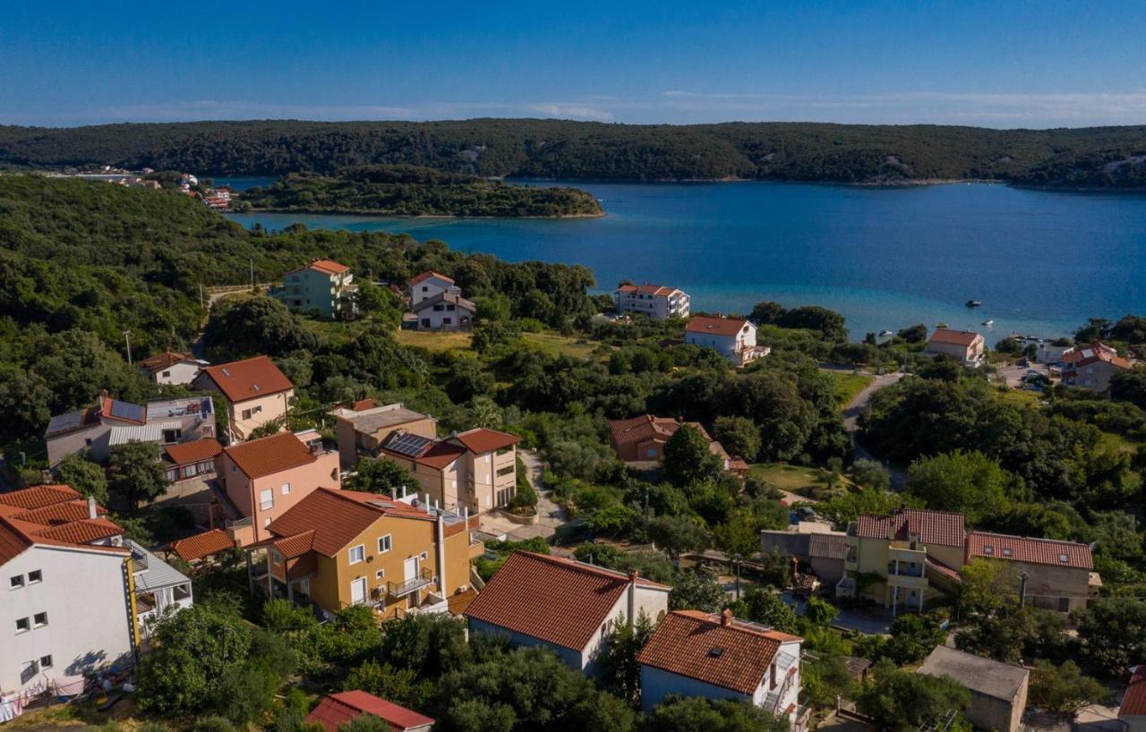Apartments Makaus Supetarska Draga Bilik gambar